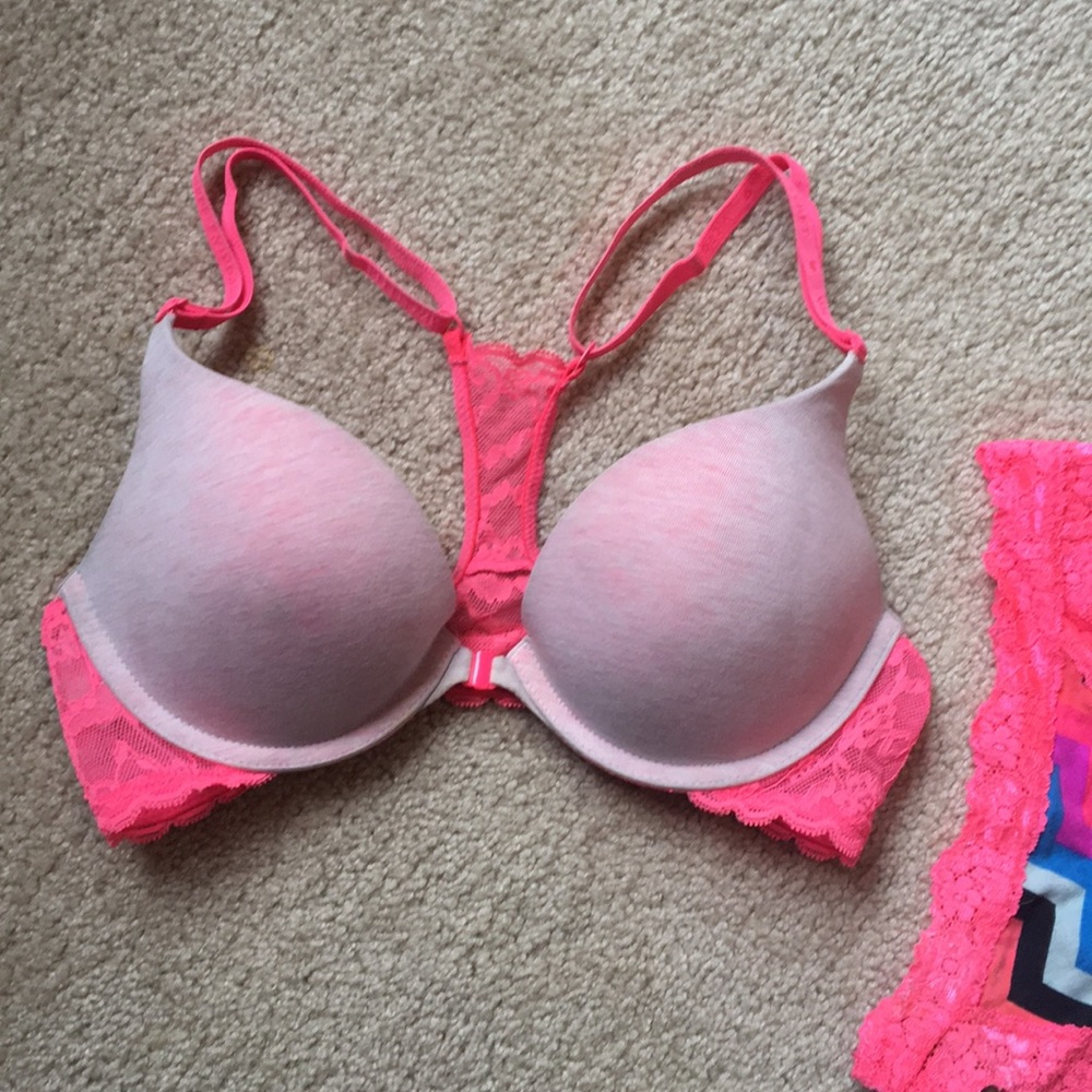 ✨Victoria’s Secret Racerback Bra
